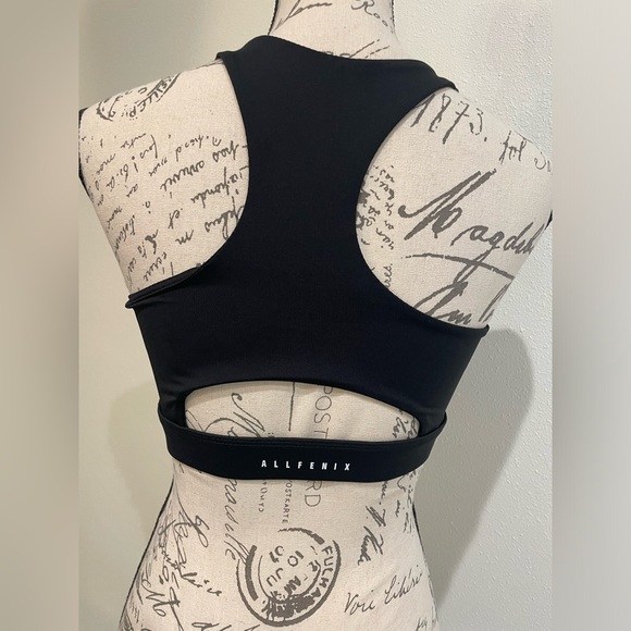 🧑‍🎄Allfenix Heidi Block Blue Sports Bra Racerback
Anthropologie Breathable SZ M - Picture 2 of 3